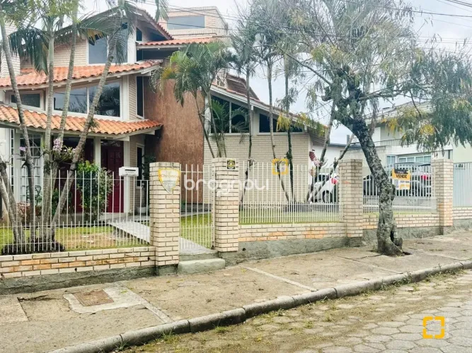 Casa à venda na Lagoa da Conceição - 730m² de terreno e 160m² de área construída