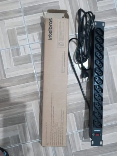 Protetor eletrônico para rack com 12 tomadas
