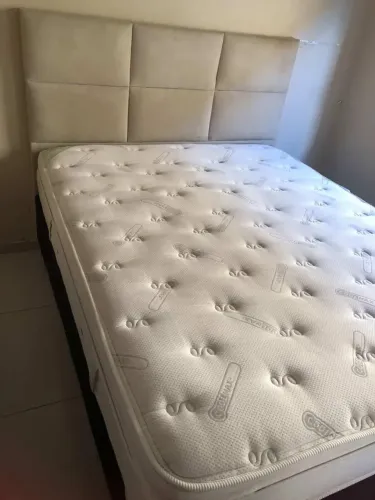 Cama de casal com cabeceira