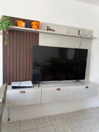 Rack pra tv aproveita que tá no precinho 