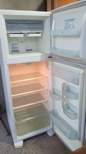 Geladeira Electrolux Frost Free bem conservada 409 litros