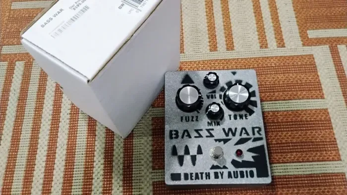 Pedal Fuzz Death By Audio - Bass War 