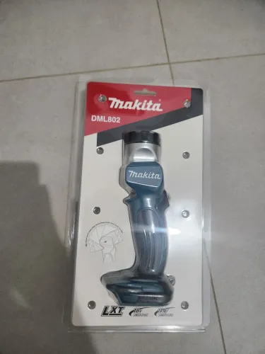 Lanterna makita dml 802 nova