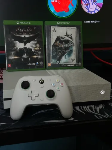 Xbox One S Branco + Trilogia Batman ?