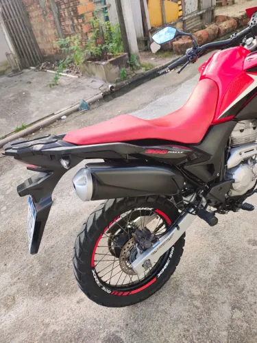 Vendo linda XRE 300