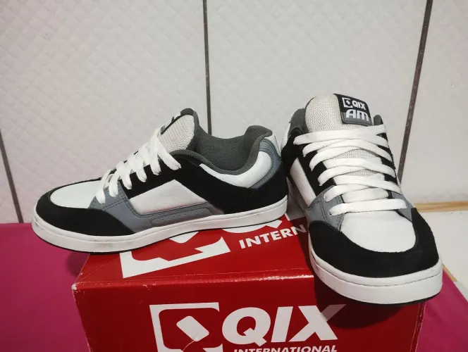 Vendo ou troco tênis Qix n 41 original