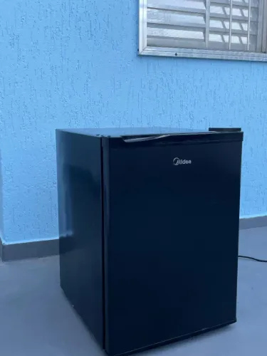 Frigobar Midea 67 Litros Preto 127V - Usado Apenas 2 Vezes + Manual (Tatuapé)
