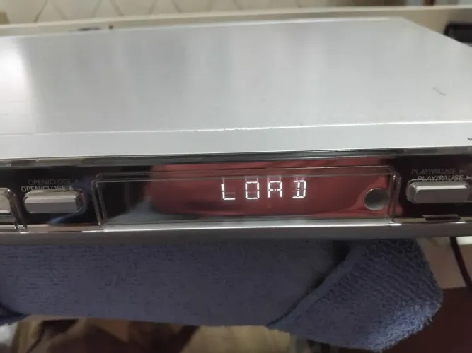 Aparelho DVD Philips + lote de mais de 100 filmes