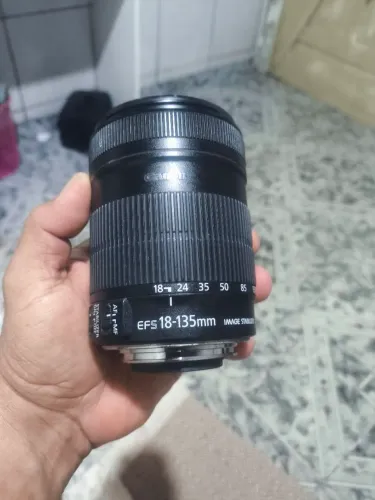 Canon zoom lens EF-S 18-135mm 1:3.5-5.6 is