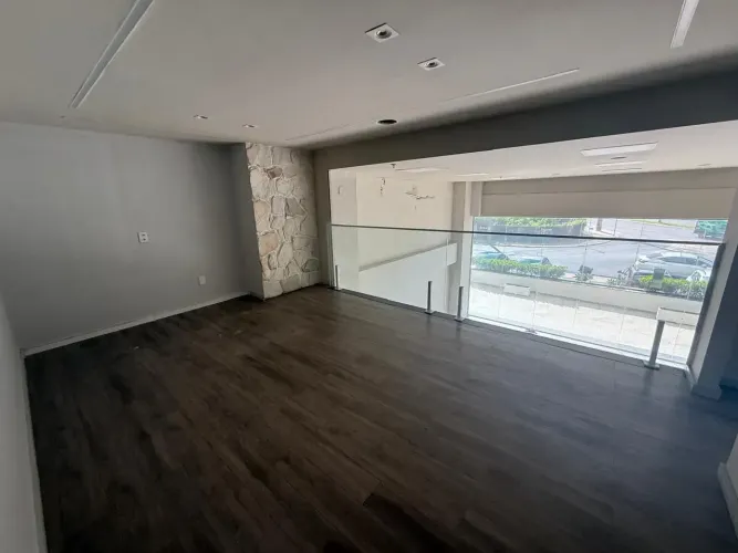 Alugo loja com 170 metros com mezanino - às margens da Colares Moreira