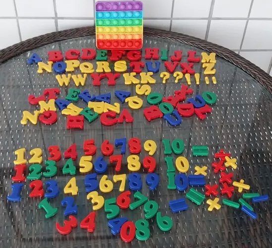 KIT EDUCATIVO com 124 LETRAS E NUMEROS/ Pop It Anti Stress Sensorial