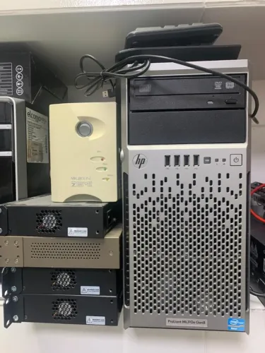 Servidor HP ProLiant ML310e Gen8 - USADO EM BOM ESTADO