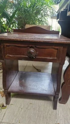 Mesa De Cabeceira Antiga Em Madeira De Lei Maciça (Vintage)