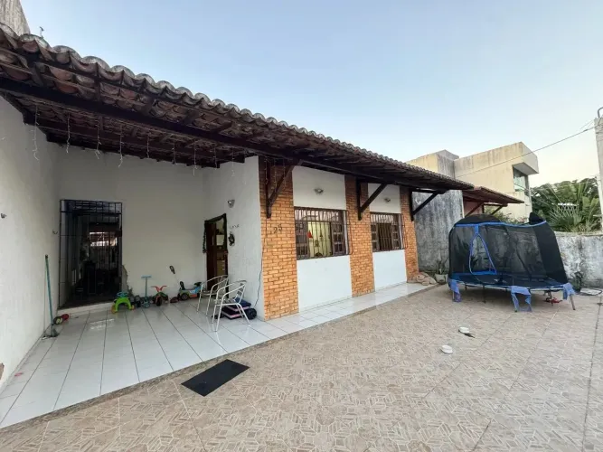 Vendo casa com 3/4 em condominio fechado na Maria Lacerda