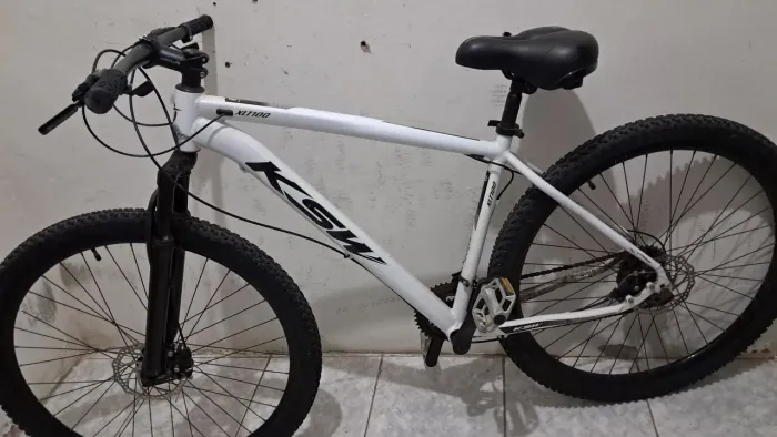 Bicicleta semi nova pouco tempo de uso 