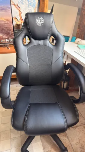 Cadeira Gamer UP X32FB com Encosto Inclinável 25° e Assento Ajustável