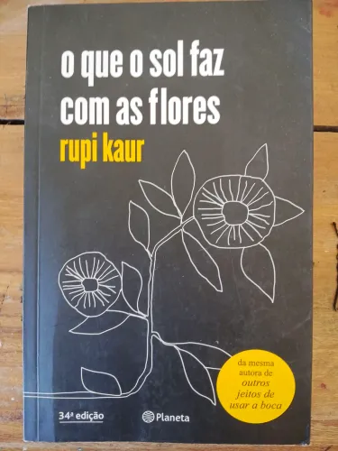 O que o sol faz com as flores de Rupi Kaur