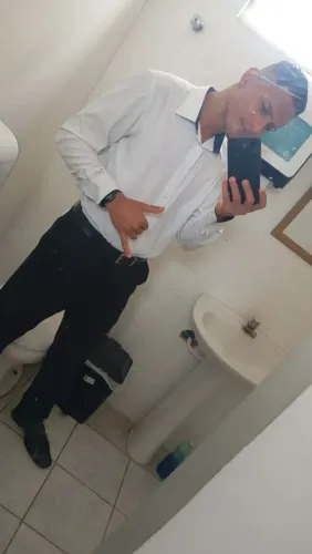 Trabalho; Como barman, Garçom e Cummins 