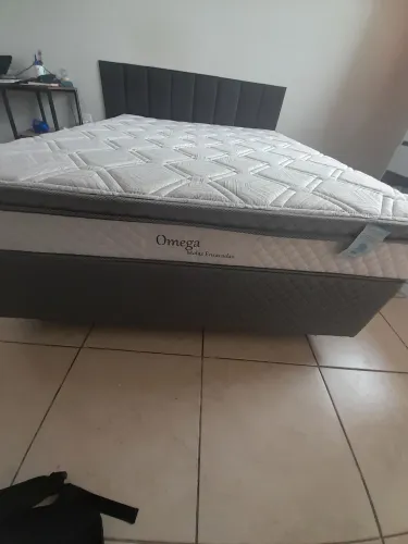CAMA E COLCHÃO COM MOLAS ENSACADAS 