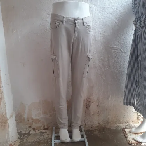 Vendo manequim perna masculina