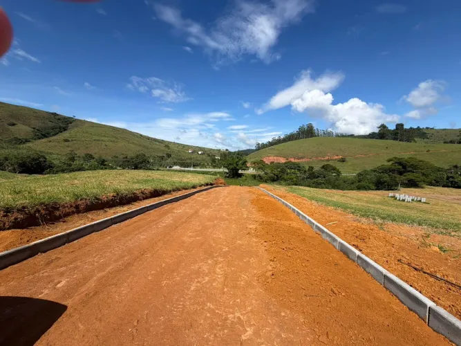 Vendo dois lotes no Condomínio Valley Hills em Conservatória