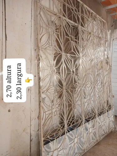 Vendo 2 portões medida altura 2,70 e largura 2,30 400,00 cada