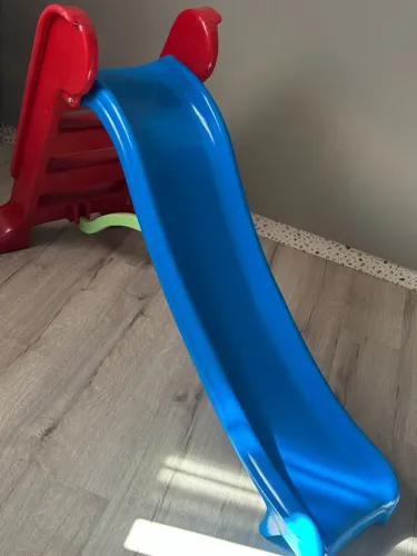 Escorregador infantil