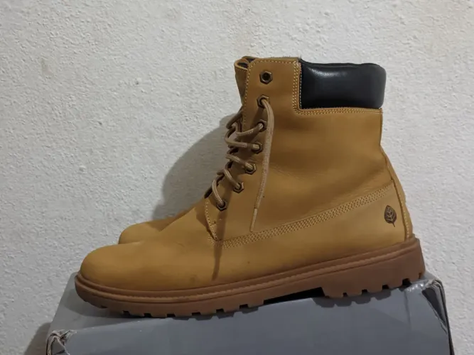 Yellow boot nord