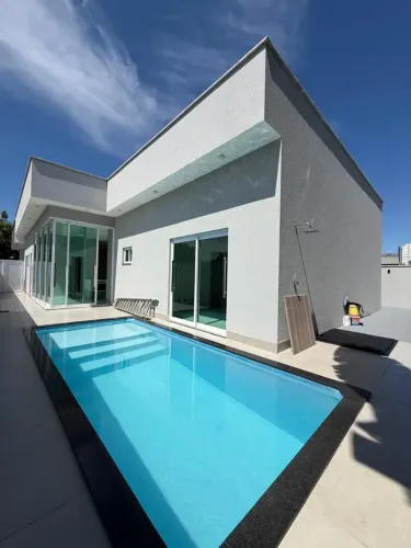 Alugo casa de ALTO PADRÃO 3 suítes , piscina no Condomínio Alphaville em Palmas