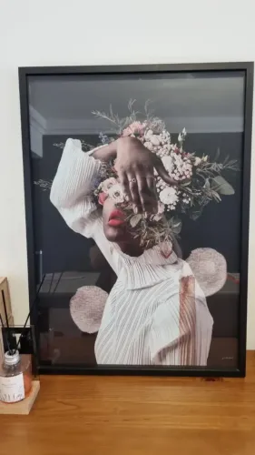 Quadro Decorativo - Mulher e Flores (em vidro) 50x70cm