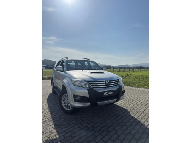 Toyota Hilux SW4 SRV D4-d 4X4 3.0 TDI Dies. AUT 2012