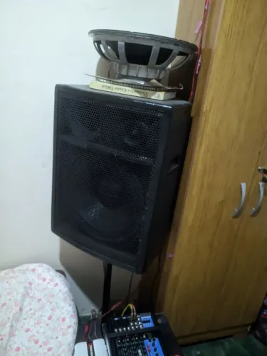 Vendo Caixa Trio Toda na marca keybass + mesa de som + fonte + módulo + alto falante 15p