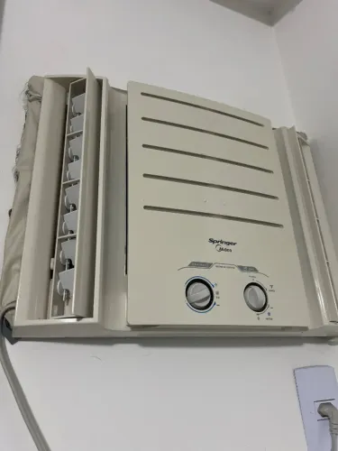 Ar condicionado Springer tipo janela 7500BTU seminovo