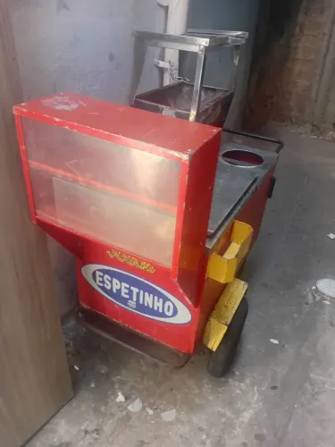 Carrinho de lanche e espetinho