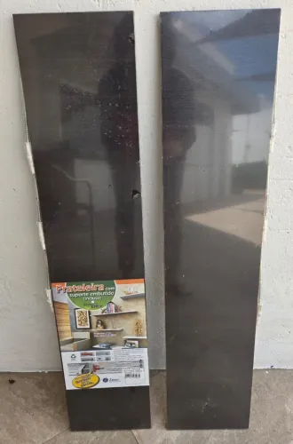 Prateleira de fixação embutida nova, embalada