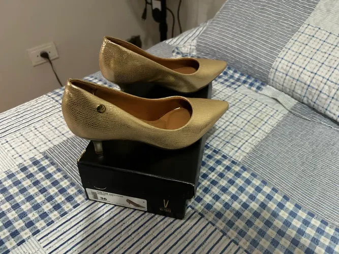 Sapato scarpin Vizzano dourado