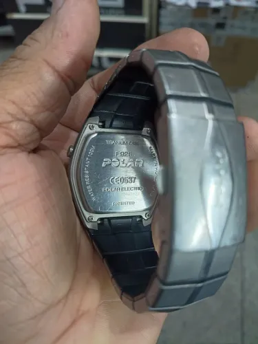 Relógio Polar F92 em titânio