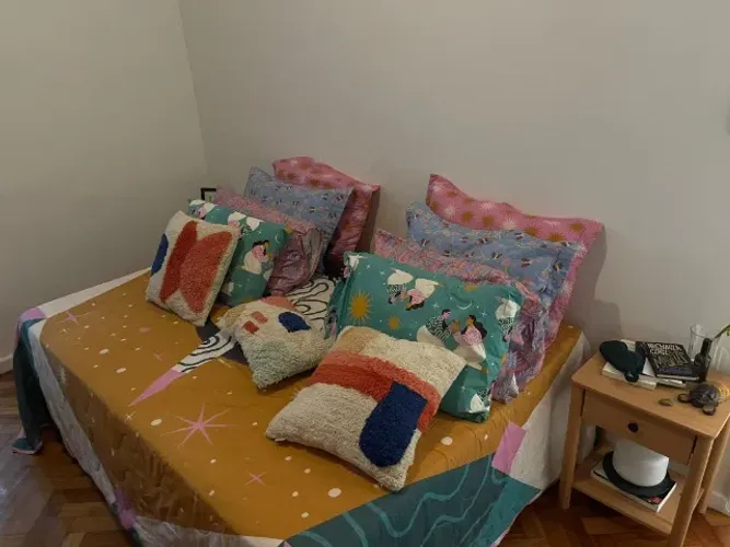 Cama de casal com base box branca 