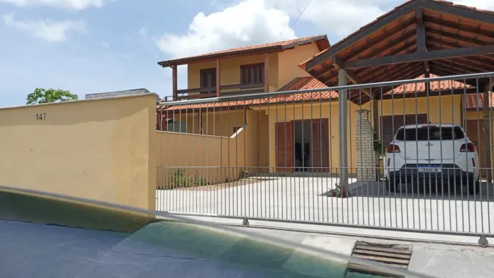 Apartamento iluminado e bem localizado