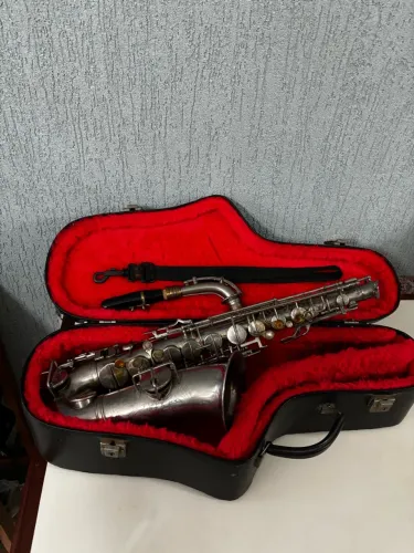 SAXOFONE. Sax alto, Rex Armando Wengrill?