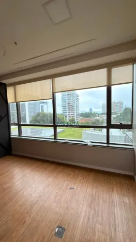 Vendo sala comercial no Soberane Live Work, reformada, 35 m² no Adrianópolis-Manaus/AM