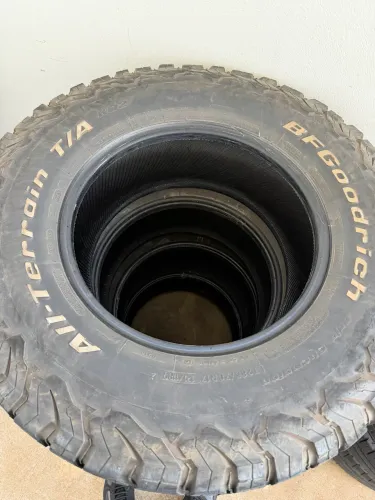 4 pneus BF Goodrich Allterain 285/70 aro 17