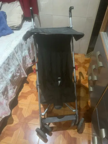 Vendo carrinho guarda chuva e berço 