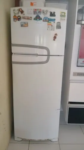 Geladeira 340L frost free
