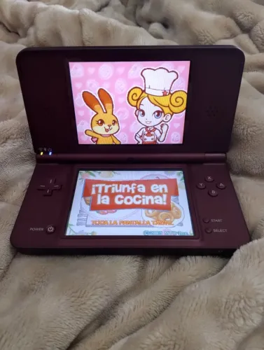? Nintendo DSi XL - Excelente Estado + Carregador + 1 Jogo Original