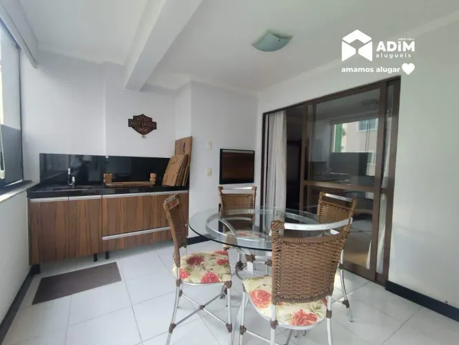 Apartamento de 3 quartos sendo 1 suíte mobiliado e equipado com ampla sacada com churrasqu