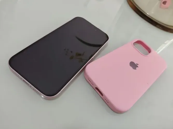 Vendo iPhone 15, 256g em estado de novo