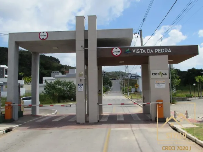 Terreno com 369,26 m² no Condomínio Vista da Pedra em São José - SC