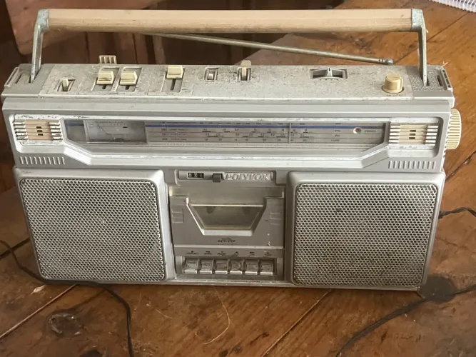 Rádio relíquia pra quem coleciona.