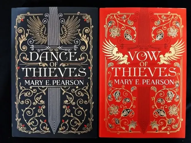 Kit Livros - Dance of Thieves e Vow of Thieves - Mary E. Pearson